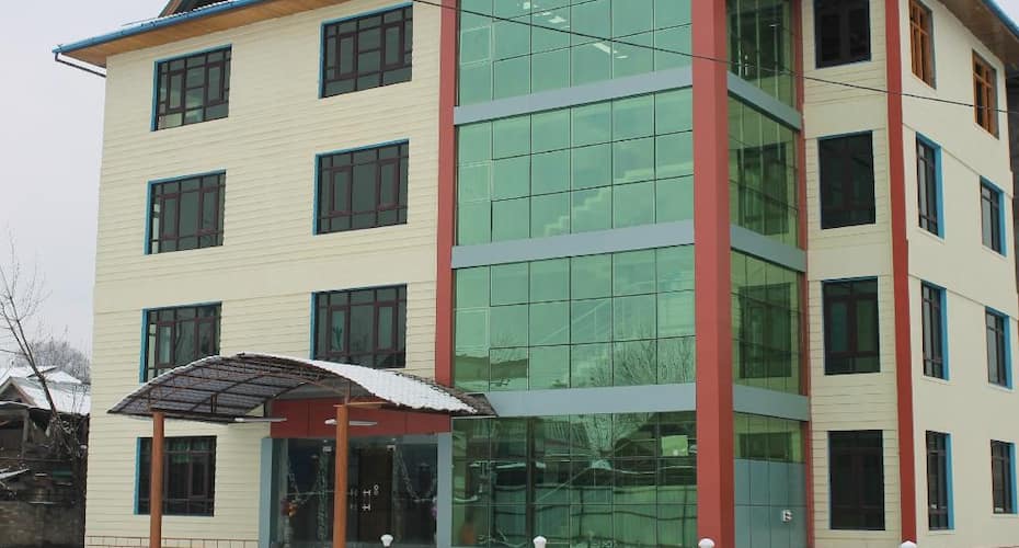 Triden Kashmir Resort, Srinagar 1